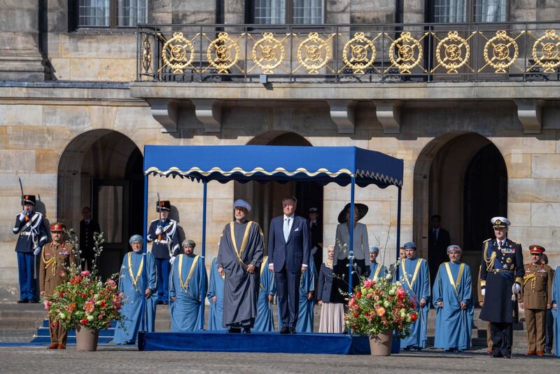 بالصور: مراسم استقبال رسمية لجلالة السلطان في هولندا