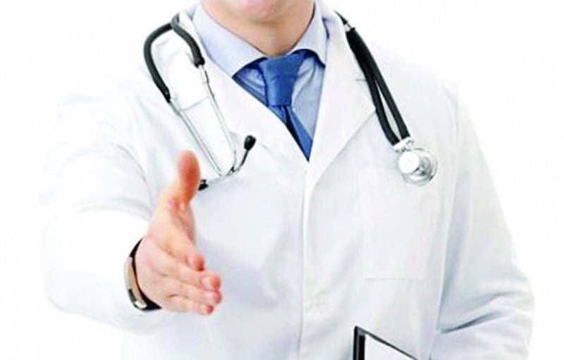 دكتور يشرح دور طبيب الأسرة في الأنظمة الصحية