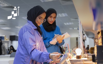 في يوم المرأة العمانية: ماذا تقول الأرقام عنها؟