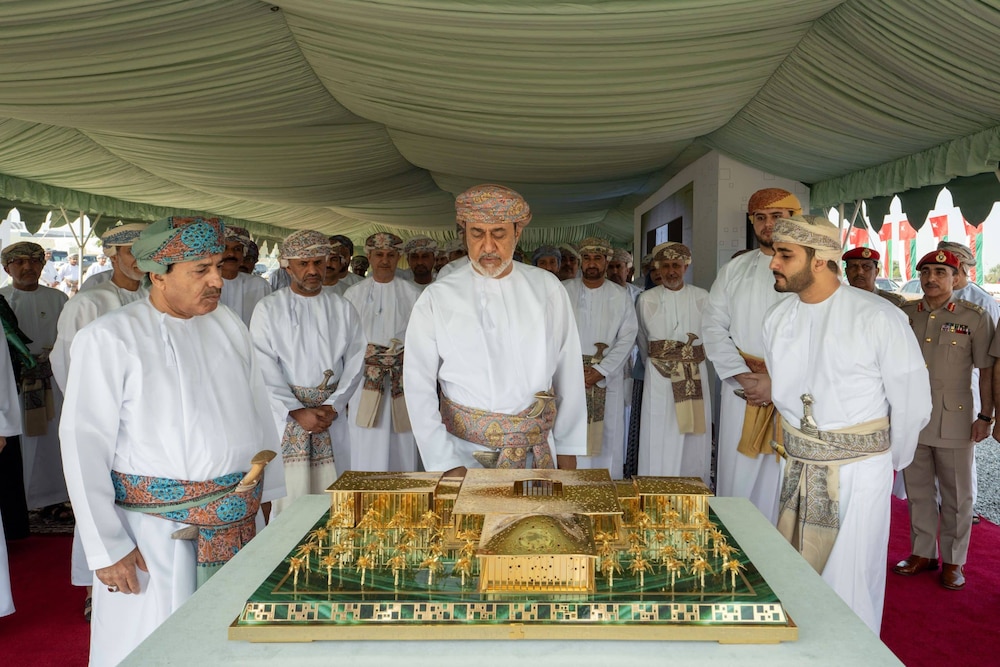 الأول من نوعه في الشرق الأوسط: جلالة السلطان يضع حجر أساس “مجمع عمان الثقافي”