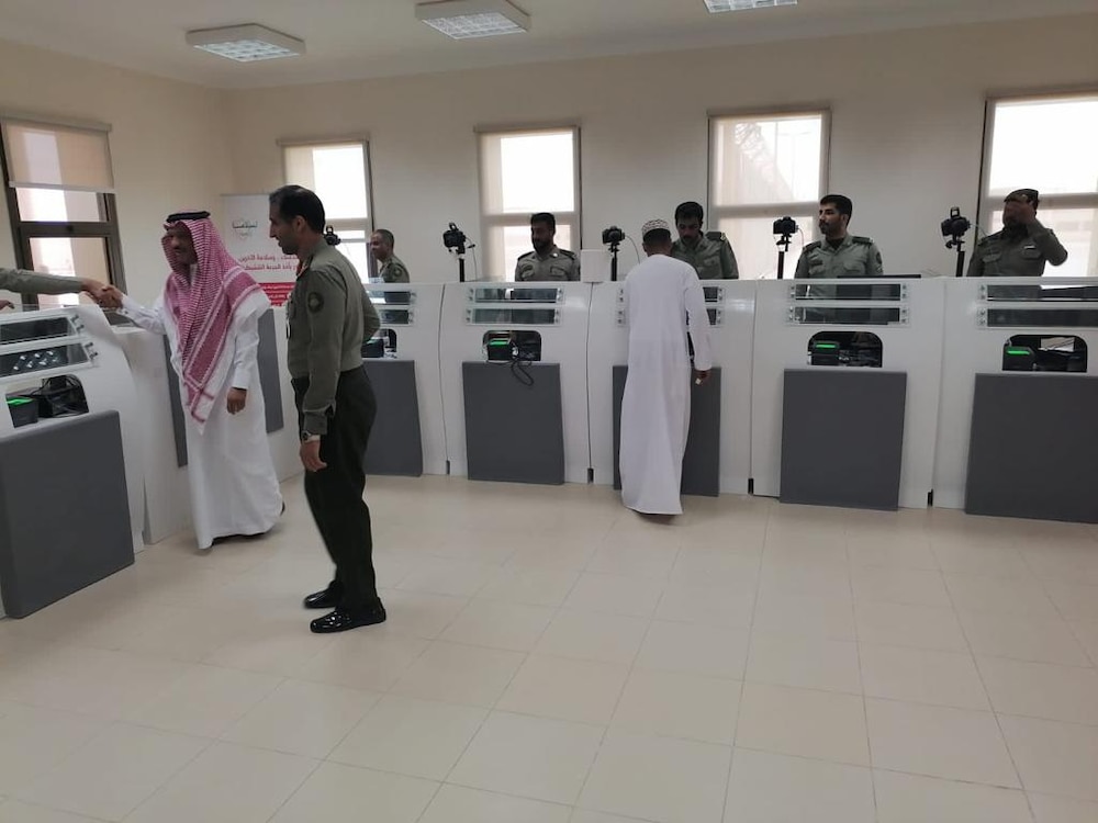 السفير السعودي يزور منفذ الربع الخالي