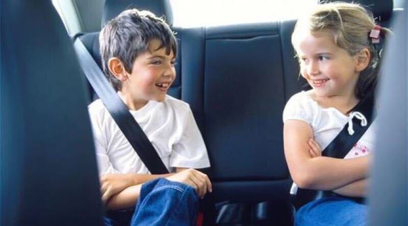 لماذا ينبغي شد الحزام على مقعد الطفل في السيارة؟