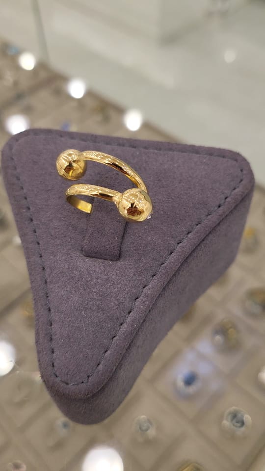 شاب عُماني يحوّل شغفه في صياغة الذهب إلى مهنة وتجارة، فما حكايته؟