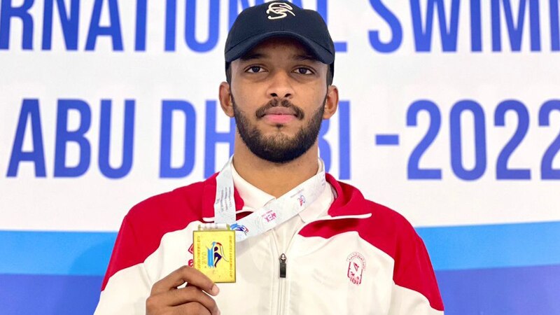 سباح عماني يحصد الأول في الإمارات