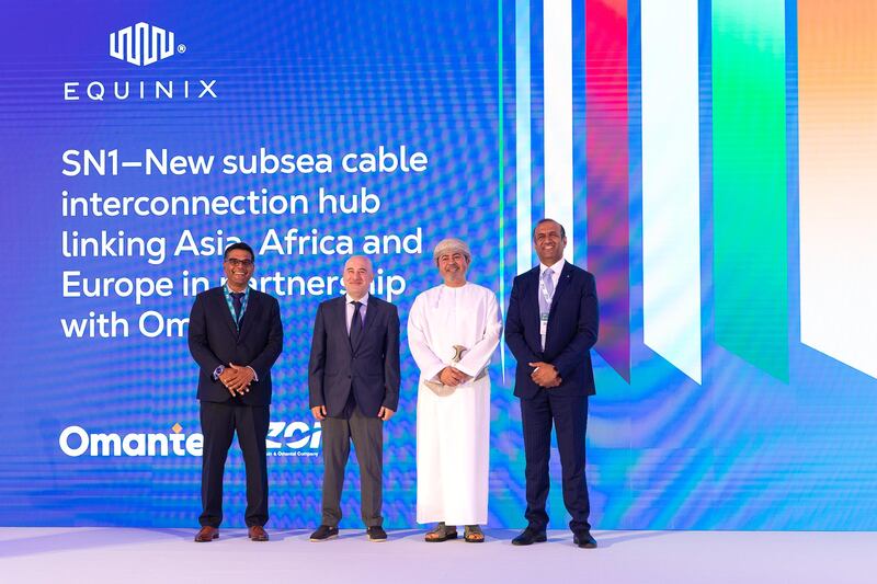 عمانتل وإكوينيكس تفتتحان مركز بيانات محايد في صلالة لتعزيز الربط الدولي