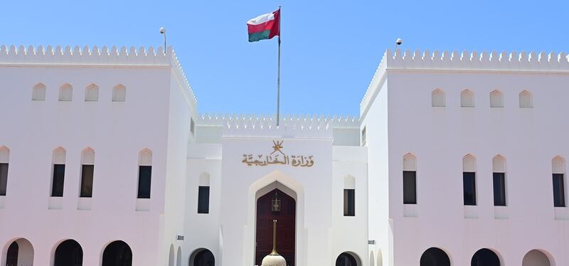 إدانة عمانية لتكرار سماح السويد بحرق المصحف الشريف