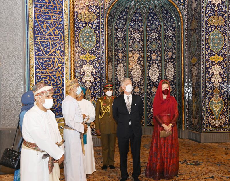 بالصور: ملك البلجيكيين وقرينته يزوران جامع السلطان قابوس الأكبر