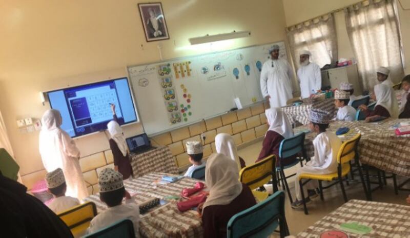 بالصور: مدرسة تُدشن نظام تقني تفاعلي للطلبة.. ومديرتها توضح أهميته