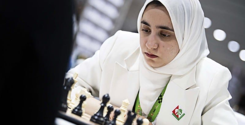ممرضة عمانية تشارك في بطولة دولية للشطرنج وتحقق لقبًا فيها