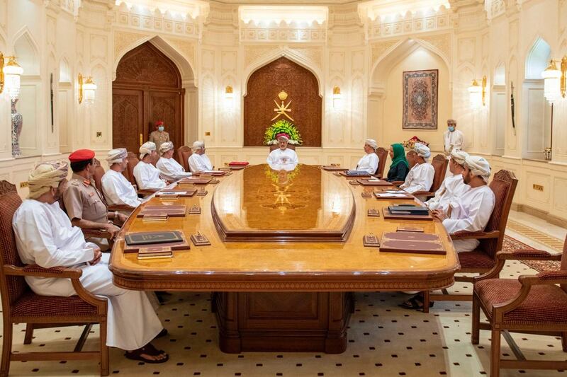 برئاسة جلالة السلطان: وزير المالية يحضر اجتماع اللجنة العليا