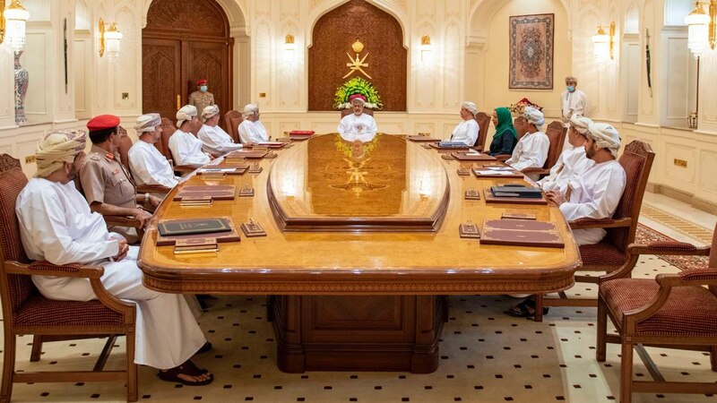 برئاسة جلالة السلطان: وزير المالية يحضر اجتماع اللجنة العليا