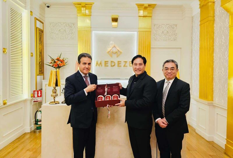 بحث فرص التعاون مع شركة تايلندية رائدة في حفظ وتحليل الخلايا الجذعية