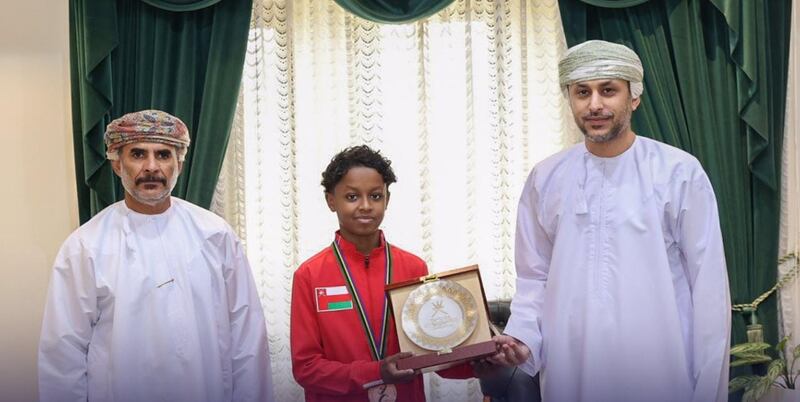 تكريم لاعب عماني شارك في بطولة تعدّ من أقوى البطولات دوليا