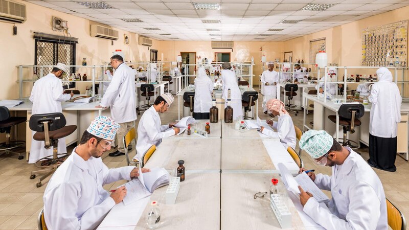 تحديد رسوم الساعات الدراسية لبرنامج ”التجسير“