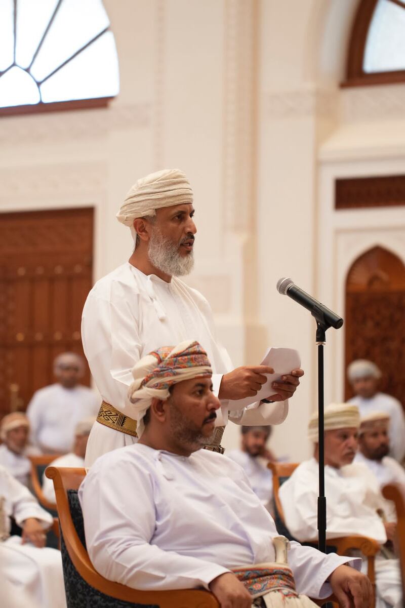 بالصور: جلالة السلطان يلتقي بشيوخ شمال الشرقية