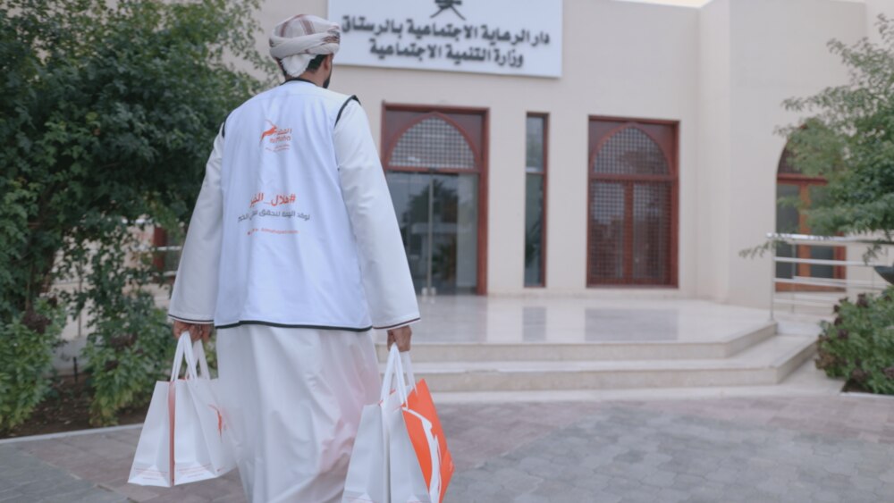 “المها” تعايد المسنين في دار الرعاية الاجتماعية
