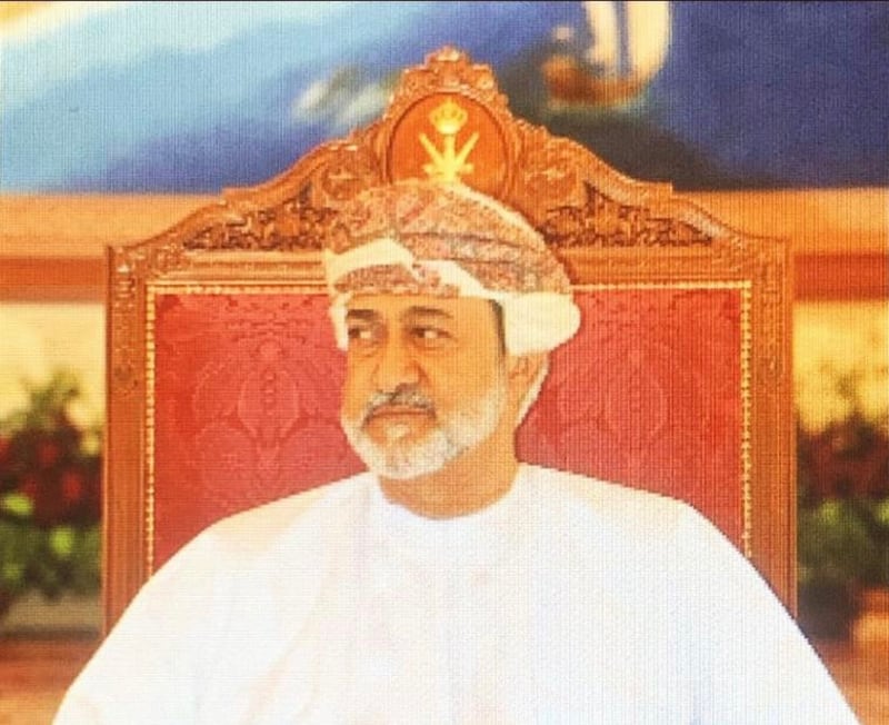 جلالة السلطان يلتقي بشيوخ محافظة ظفار