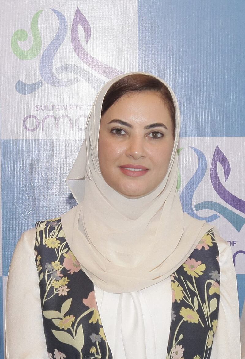 قصة كفاح ميثاء المحروقية: من الدراسة والبحث عن عمل حتى تحمّل المسؤولية