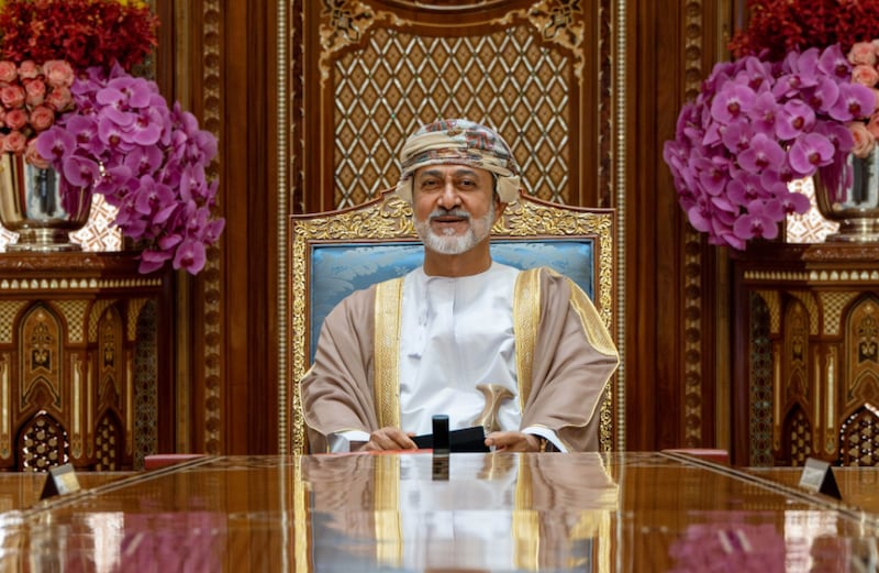 جلالة السلطان يتلقى التهاني بمناسبة توليه مقاليد الحكم في البلاد