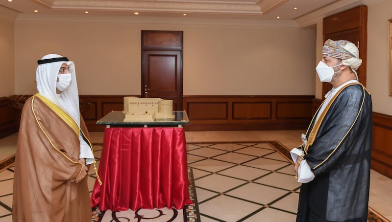 وزير الداخلية يستقبل أمين عام مجلس التعاون