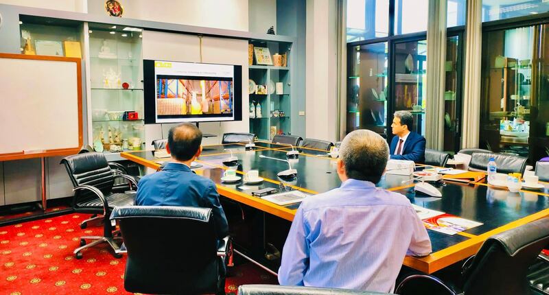 بحث إمكانية الاستثمار في أدوات المائدة مع شركة تايلندية