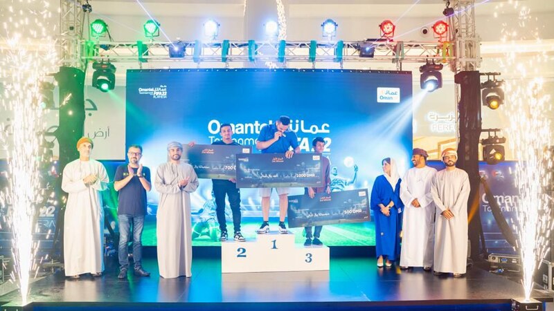 بالصور: منافسات محتدمة في بطولة عمانتل للفيفا 22
