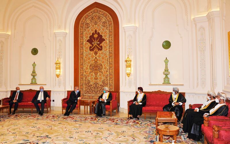 رئيس الوزراء الفلسطيني يصل السلطنة في زيارة رسمية