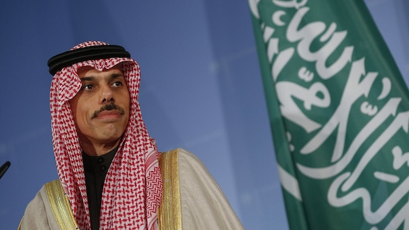 وزير الخارجية السعودي يصل سلطنة عمان