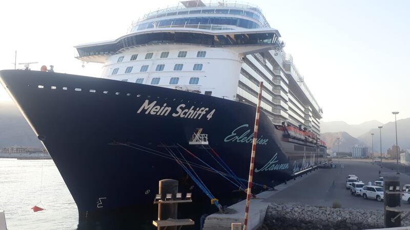 بها عدد كبير من السياح : ميناء خصب يستقبل سفينة سياحية