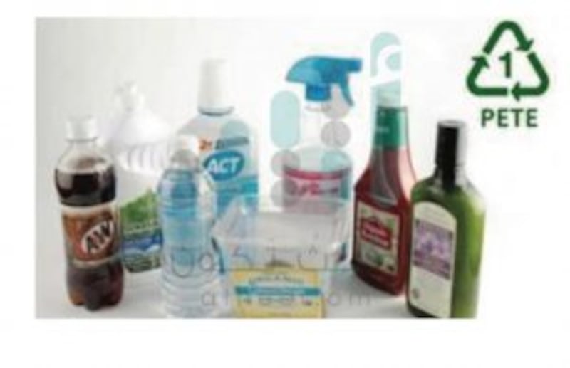 بعضها تُصبح سامّة وخطيرة: 7 أنواع من العلب البلاستيكية يجب عليك معرفتها