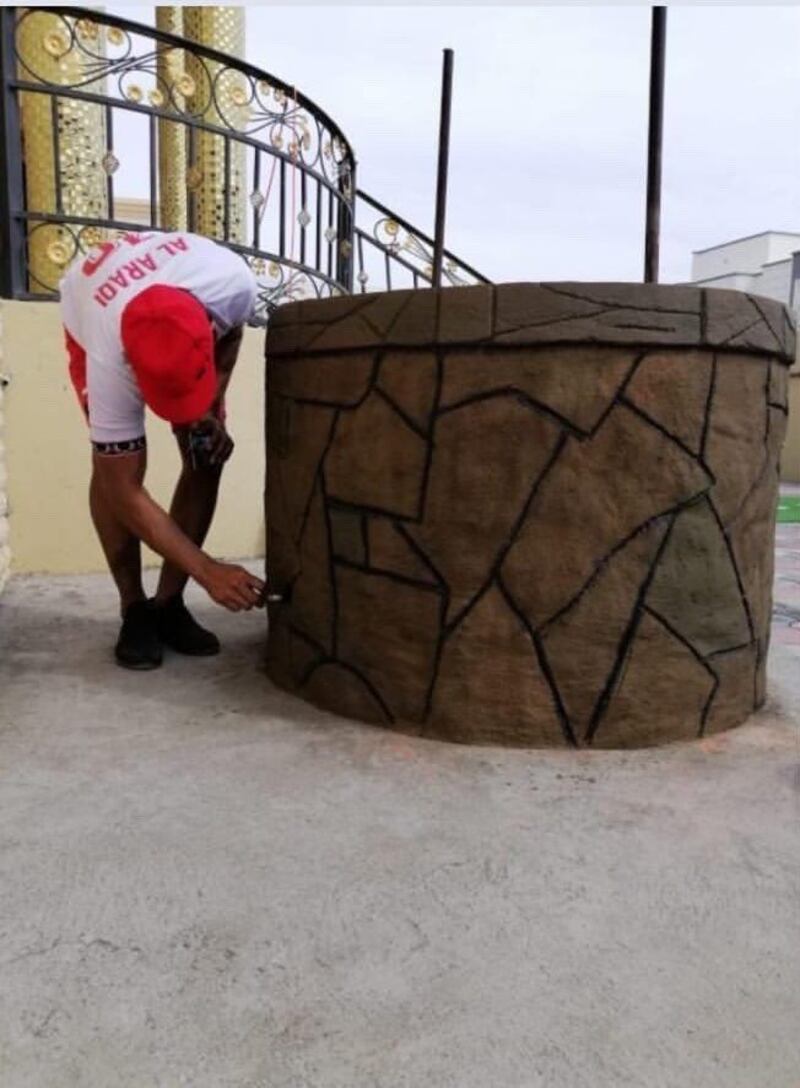 بالصور: أنامل شاب عماني تُبدِع في الديكور والنحت