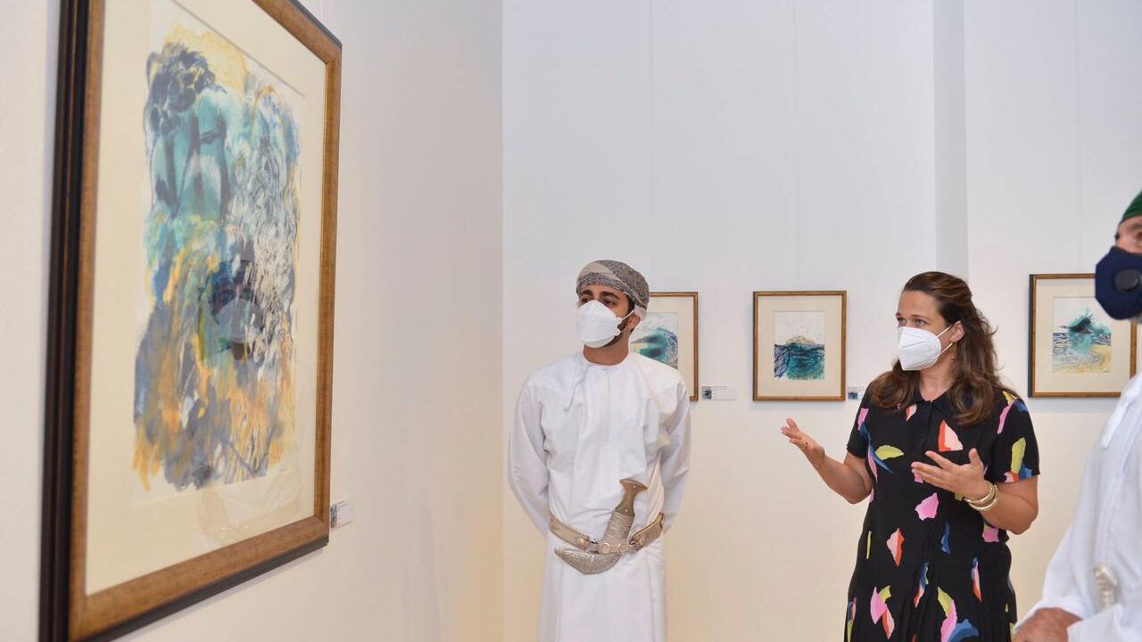 بالصور: سمو السيد ذي يزن يفتتح معرض صور