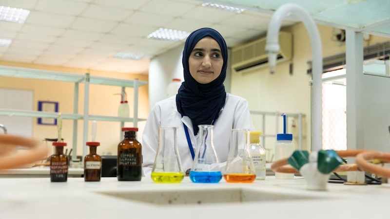 باحثة تحصل على منحة دراسية كأول عمانية في جامعة إيرلندية