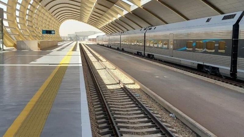 سلطنة عمان تطلع على تجربة السعودية في القطارات والسكك الحديدية