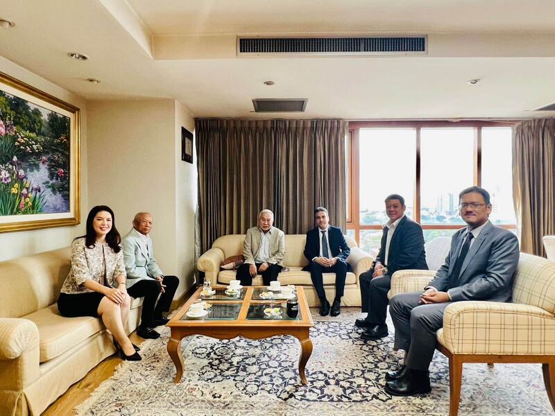 مناقشة فرص الاستثمار مع شركة تايلندية رائدة