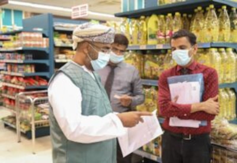 الحكماني يتابع التطبيق الصحيح للقيمة المضافة في الباطنة