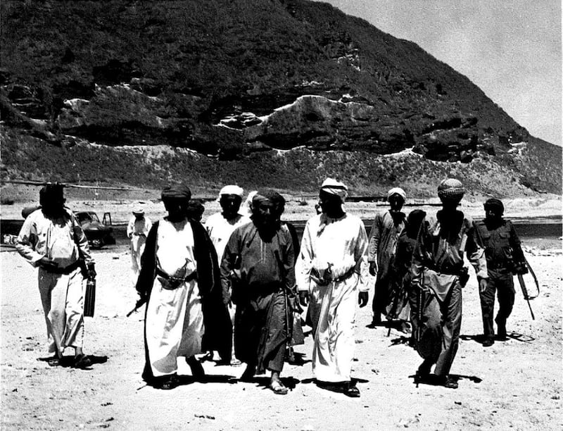 الشيخ بريك الغافري والي ظفار خلال إحدى زياراته للمدينة