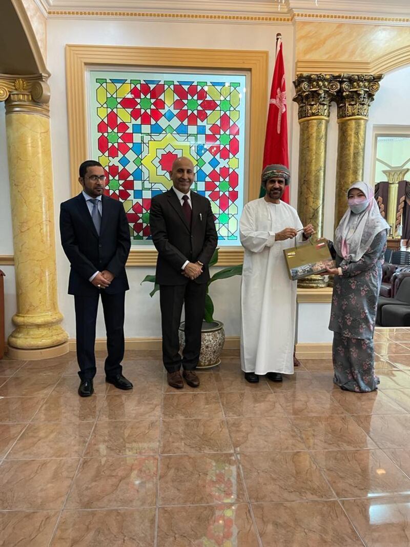 طلاب من بروناي يتعرفون على تاريخ وثقافة سلطنة عُمان