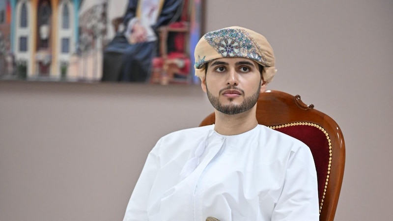 سمو السيد بلعرب يعود إلى البلاد