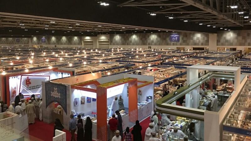 كم بلغ زوار معرض مسقط للكتاب في 7 أعوام؟