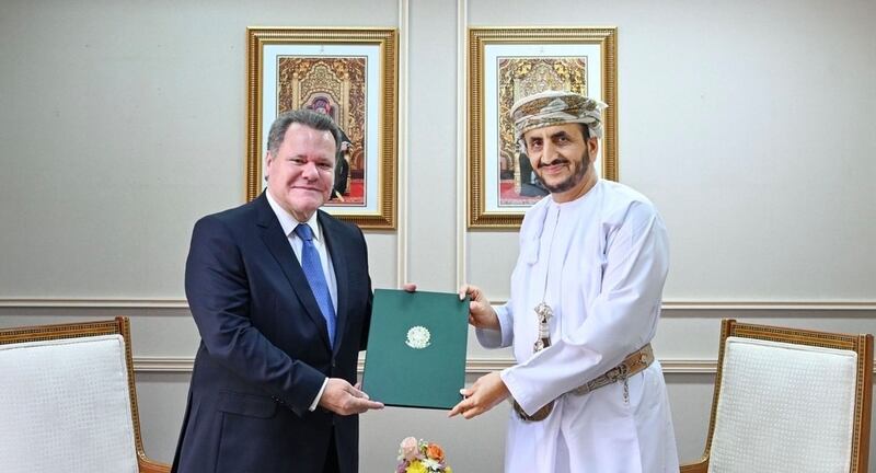 3 سفراء جدد يصلون مسقط