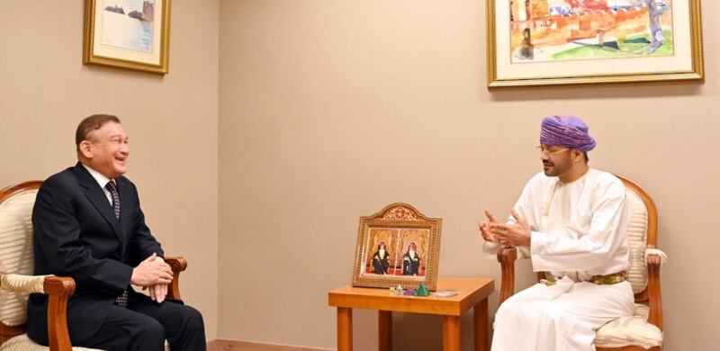 السيد بدر يودع السفير الكازاخستاني