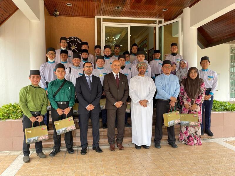 طلاب من بروناي يتعرفون على تاريخ وثقافة سلطنة عُمان
