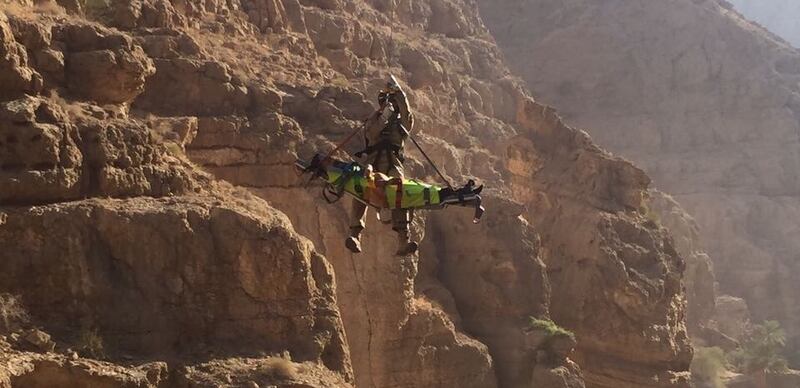 سقوط رجل من جبل وانتشال جثته