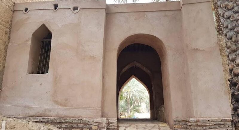 بها معالِم و3 أشجار مُعمِّرة: “حجرة الشيخ” حارةٌ عُمانية تروي التاريخ