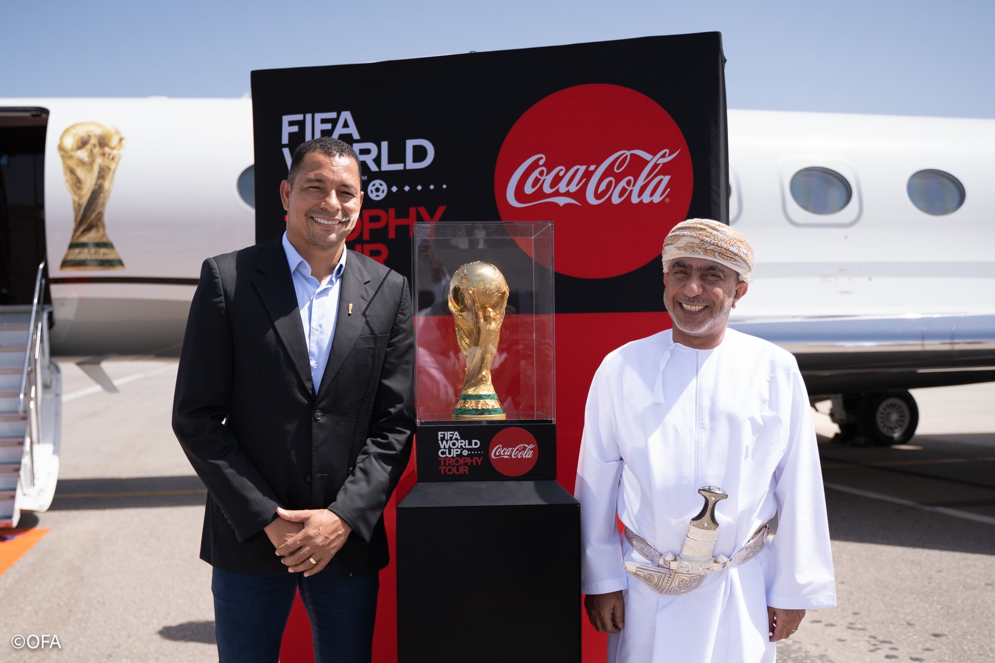 بالصور: كأس العالم تصل مسقط