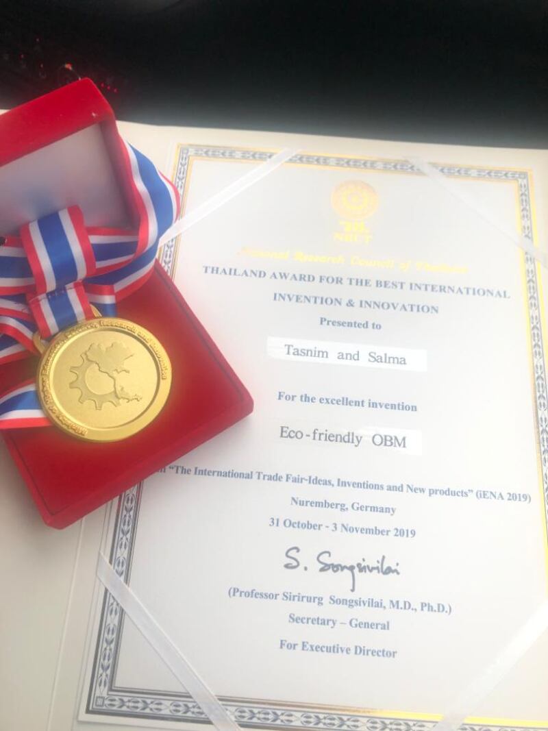 هل تتخلص من نواة التمر؟ عُمانيتان حوّلنها إلى مشروع ناجح حصد جوائز عالمية