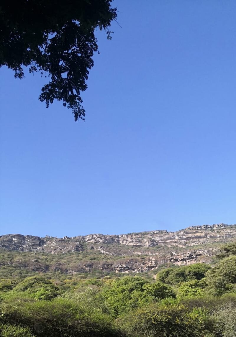 بالصور: “شعبون” مكان سياحي ساحر في ظفار