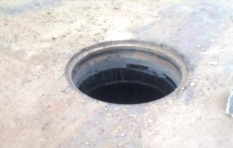 حكم ضد بلدية مسقط بعد وفاة طفل في خزان للصرف الصحي