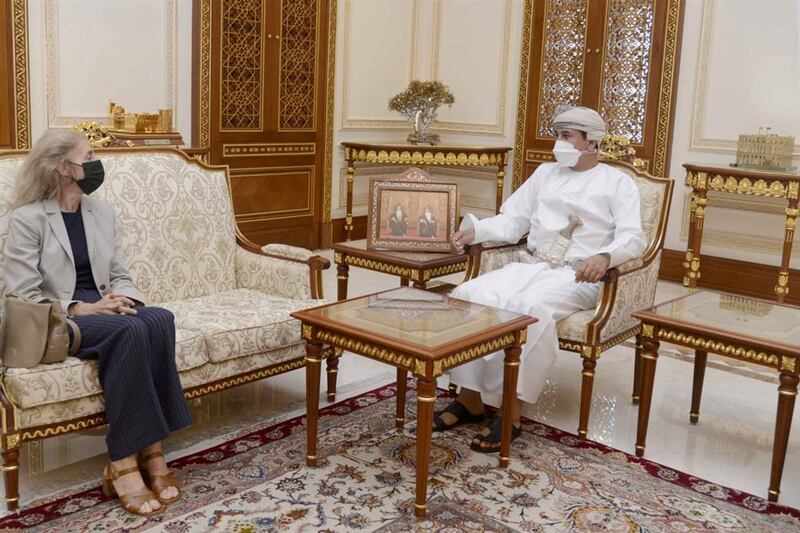 وزير المكتب السلطاني يستقبل سفيرة إسبانيا